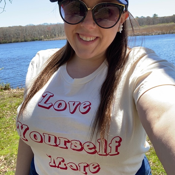 Love yourself tee - Picture 3 of 5
